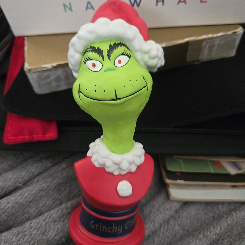 Hallmark Dr. Seuss Collection White Base with Black Pads
